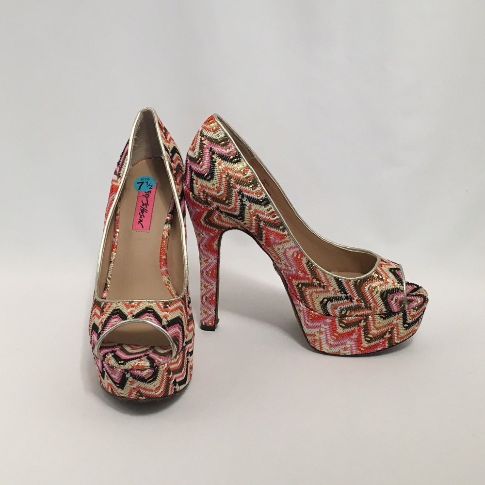 Betsy Johnson Shoes 7.5 Pink Metallic Chevron Heel - Picture 2 of 8
